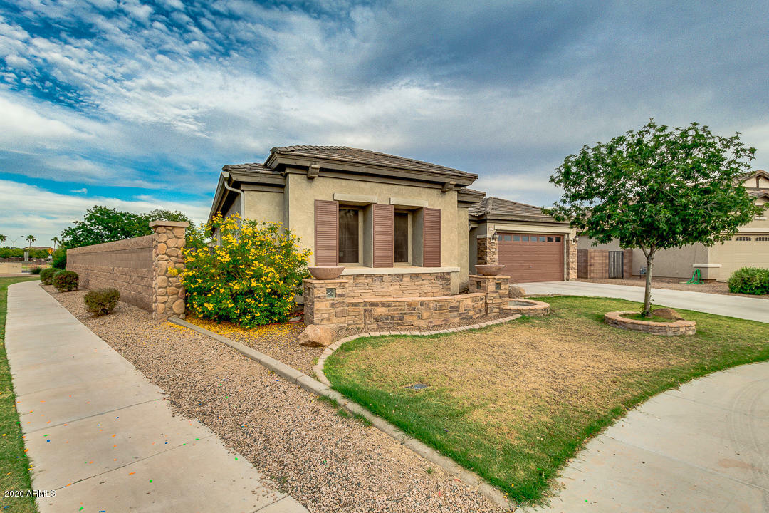 Property Photo:  22529 N Celtic Avenue  AZ 85139 