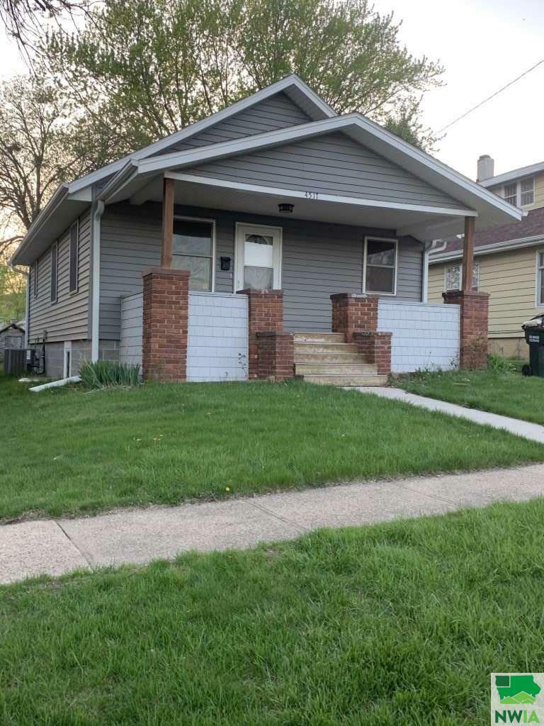 Property Photo:  4517 Garfield  IA 51108 