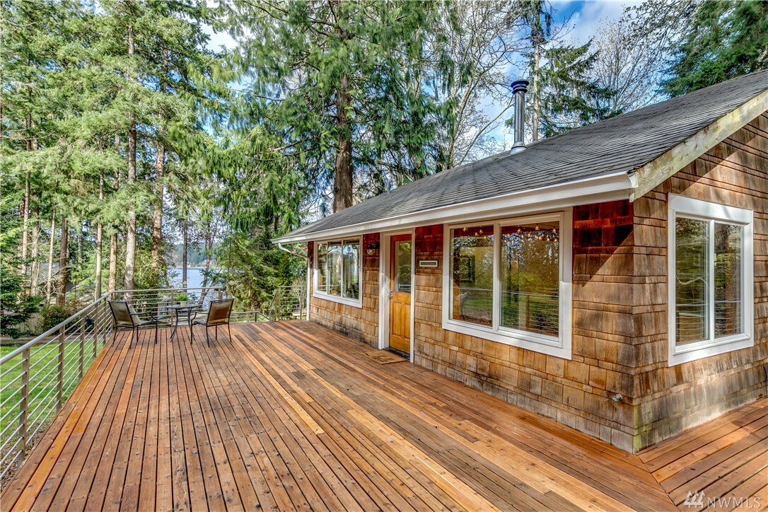 Property Photo:  16224 Reitan Rd NE  WA 98110 