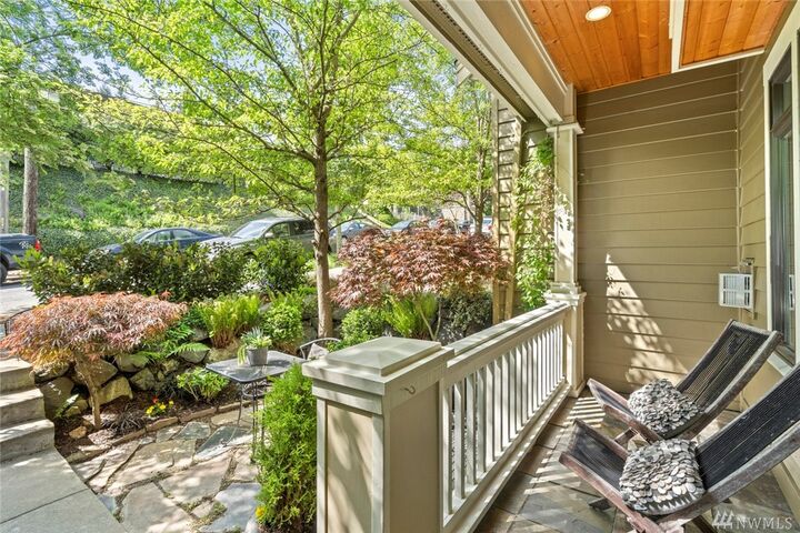 Property Photo:  18 W Etruria Street B  WA 98119 