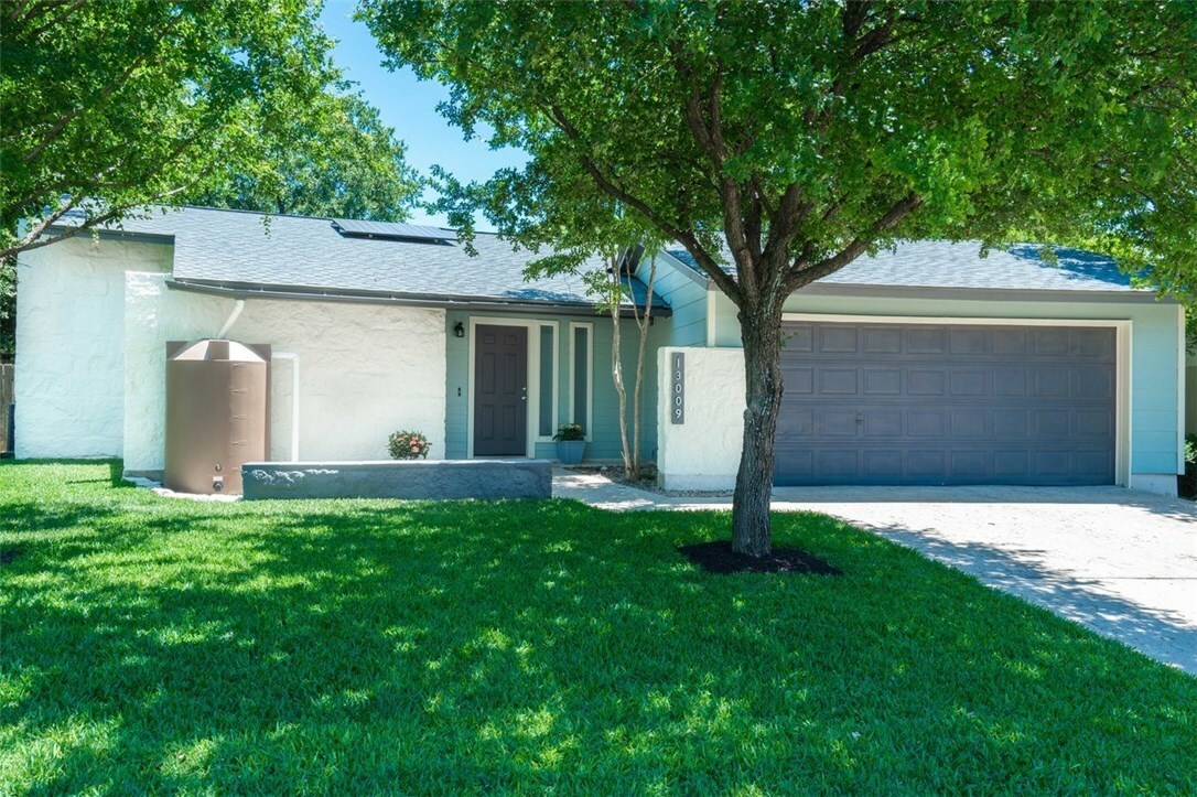 Property Photo:  13009 Lamplight Village Avenue  TX 78727 