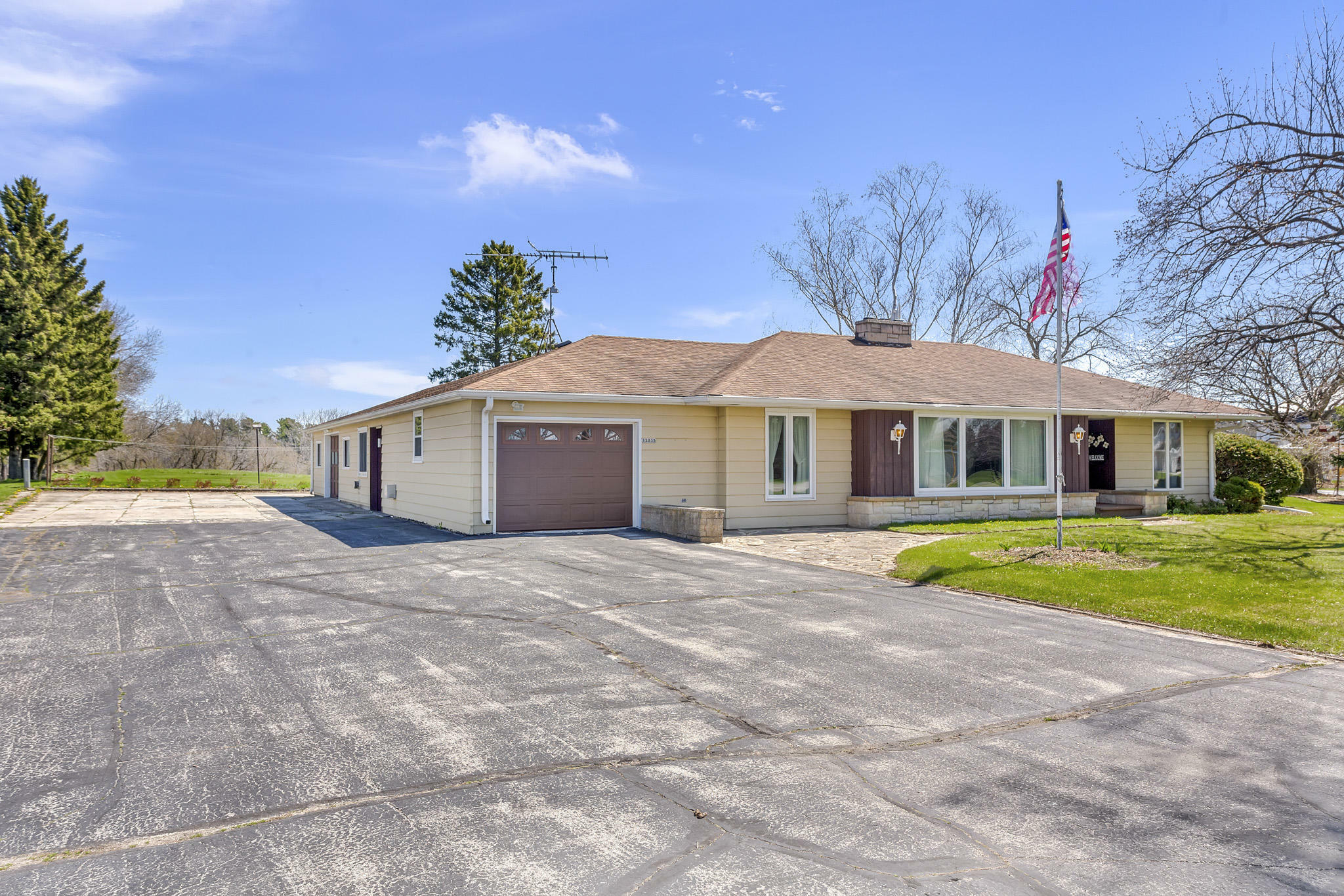 Property Photo:  12035 Marken Rd  WI 53042 