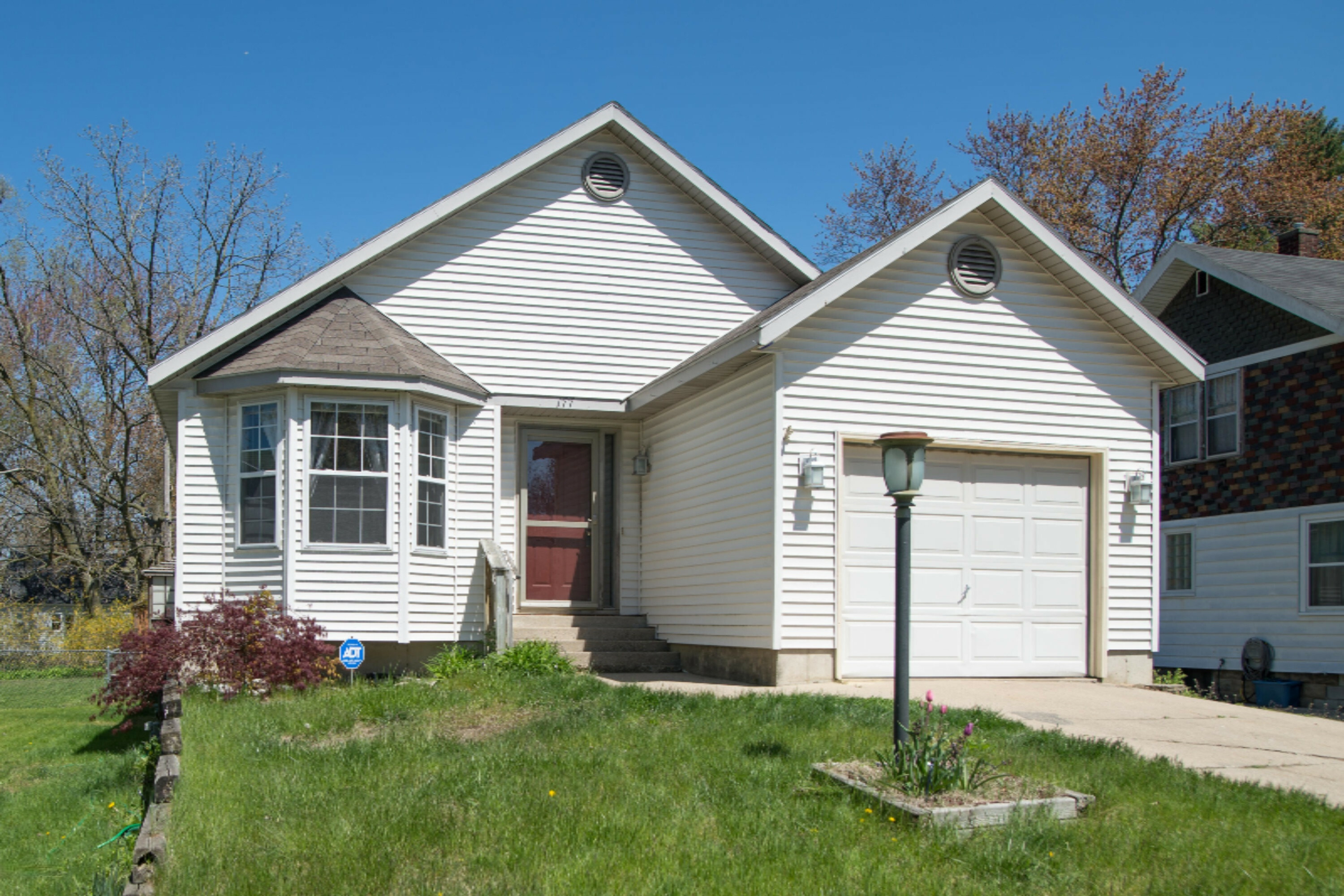 Property Photo: 177 E 38th Street MI 49423