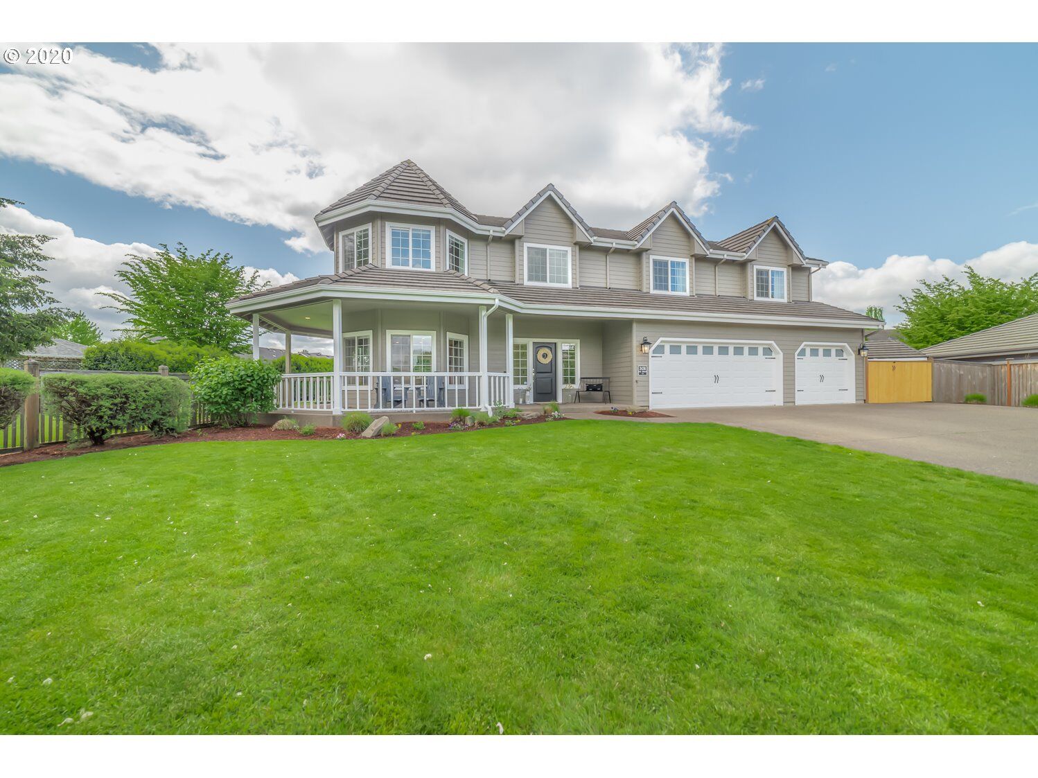 Property Photo: 3436 King Edwards Ct OR 97401