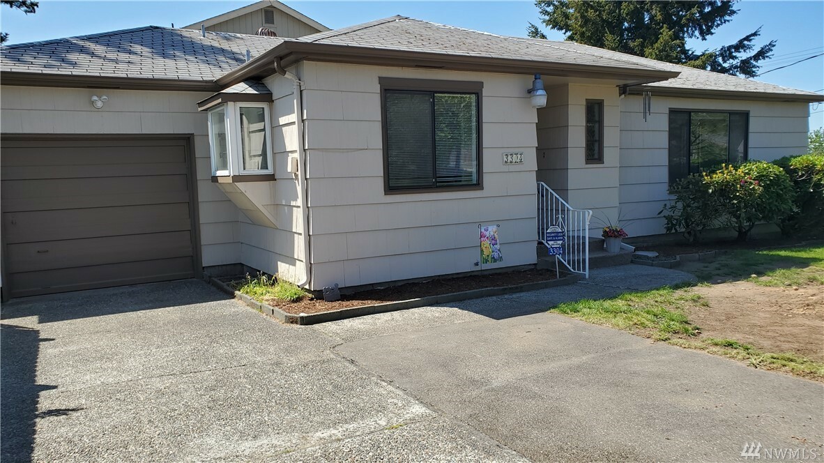 Property Photo:  3304 Sunset Dr W  WA 98466 