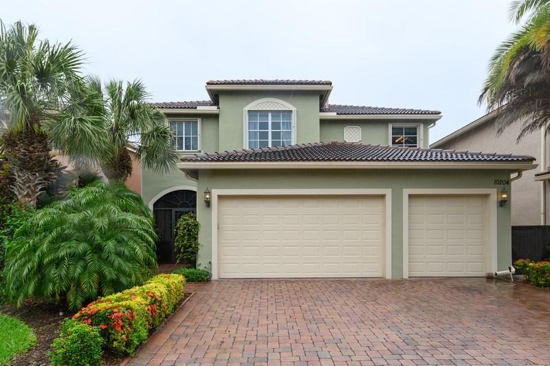 Property Photo: 10204 Isle Wynd Court FL 33437