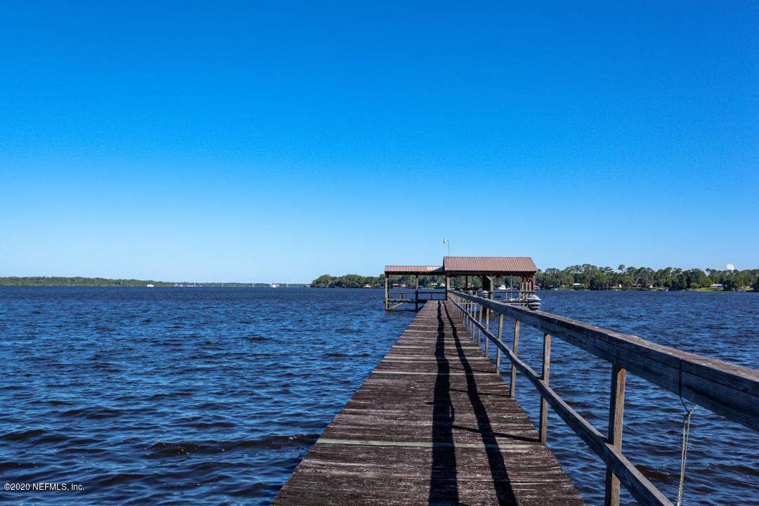 Property Photo: 207 River Drive FL 32131