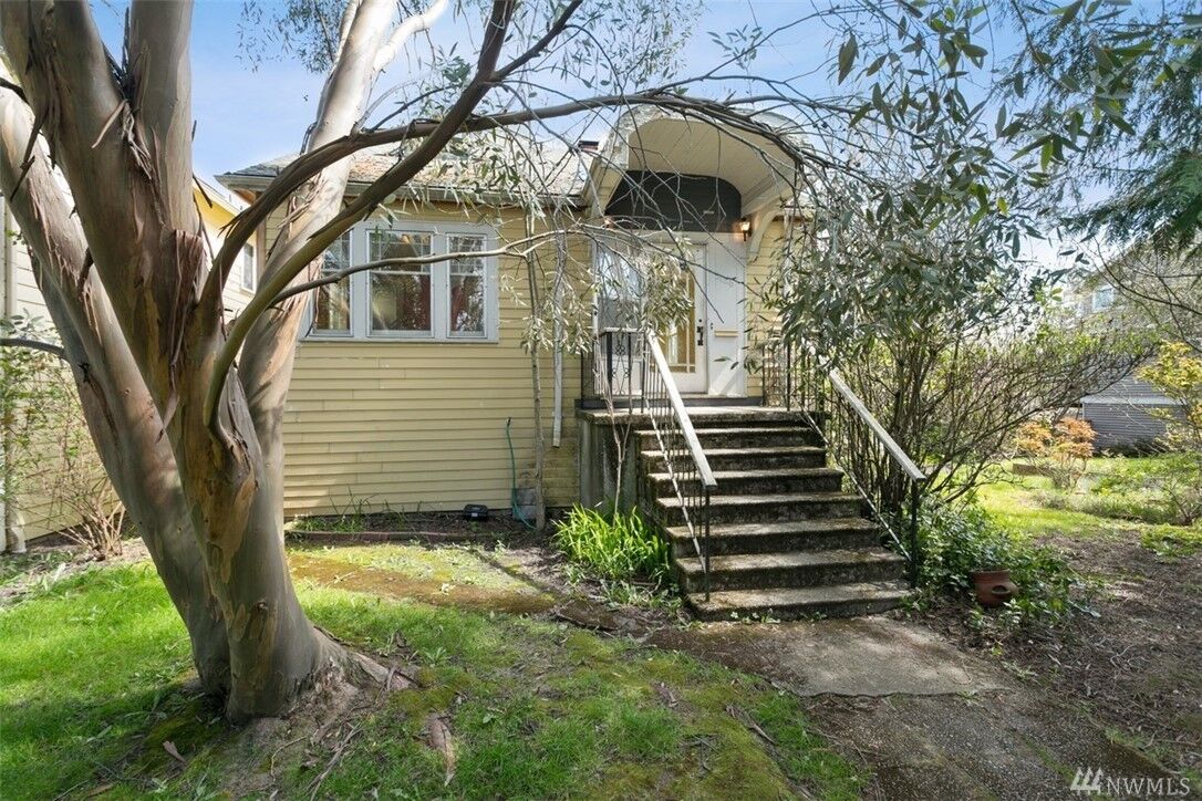 Property Photo: 5026 46th Avenue S WA 98118