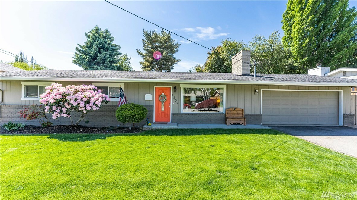 Property Photo: 1231 Lois Place WA 98801