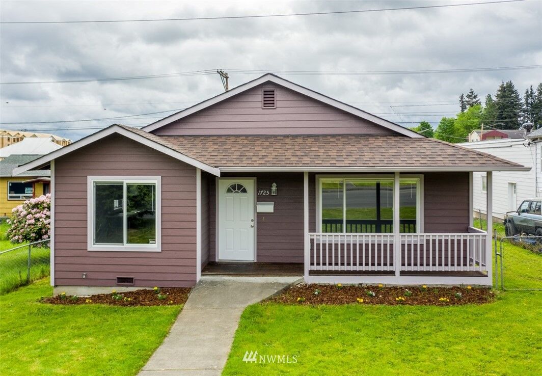 Property Photo:  1725 Walnut Street  WA 98201 