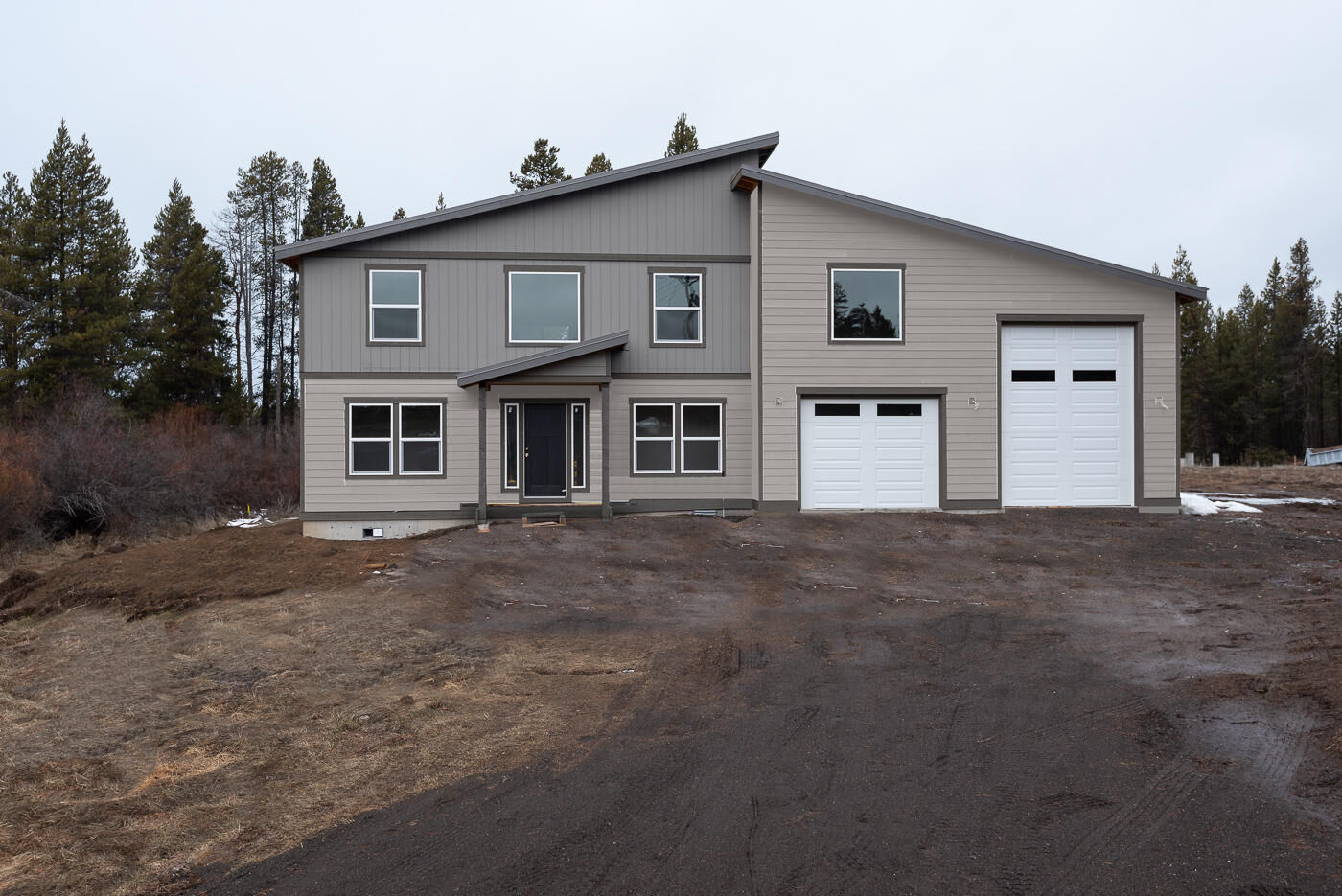 Property Photo: 16732 Contorta Place OR 97739