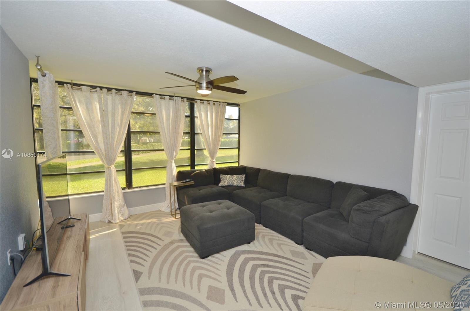 Property Photo: 1506 Whitehall Dr 101 FL 33324