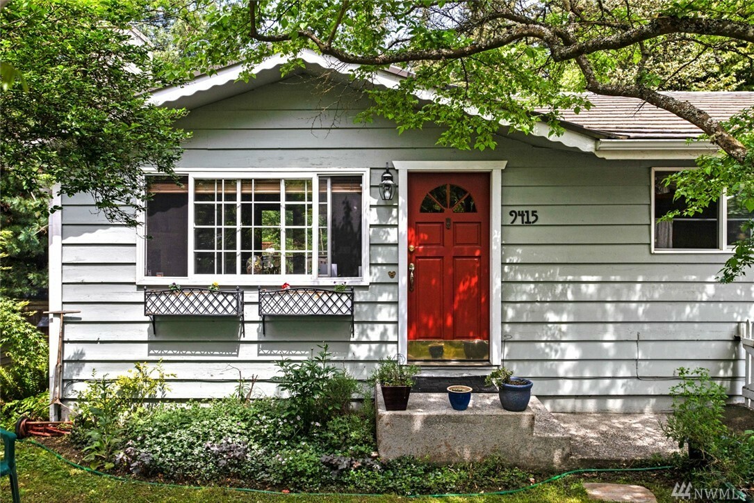 Property Photo: 9415 Bowdoin Wy WA 98020