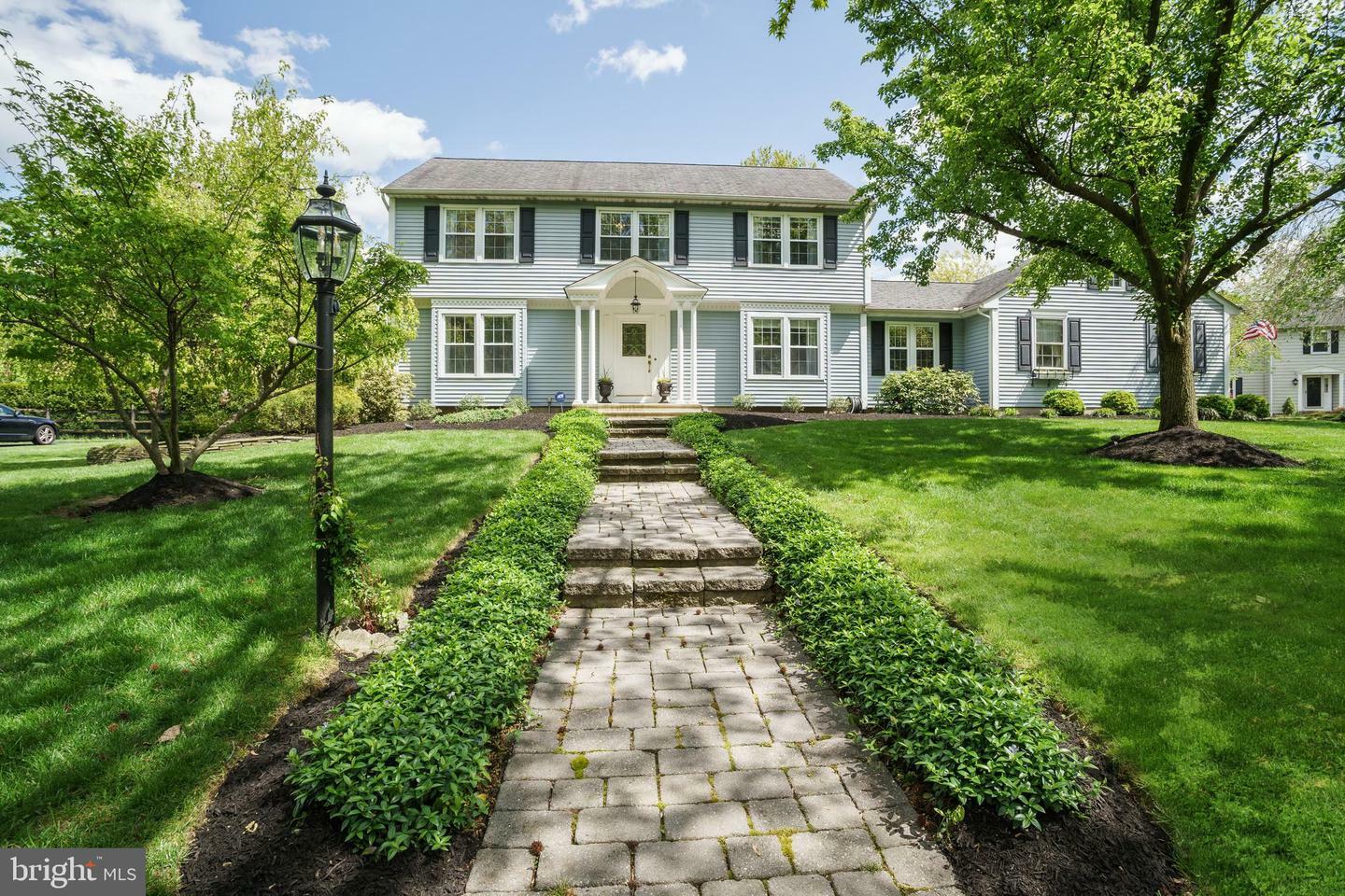 Property Photo: 5 Kingsley Court NJ 08550