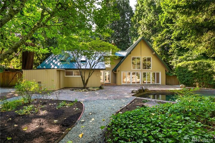 Property Photo: 11704 NE 30th Place WA 98005