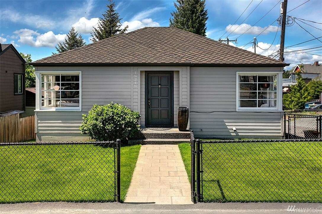 Property Photo:  15215 9th Ave SW  WA 98166 