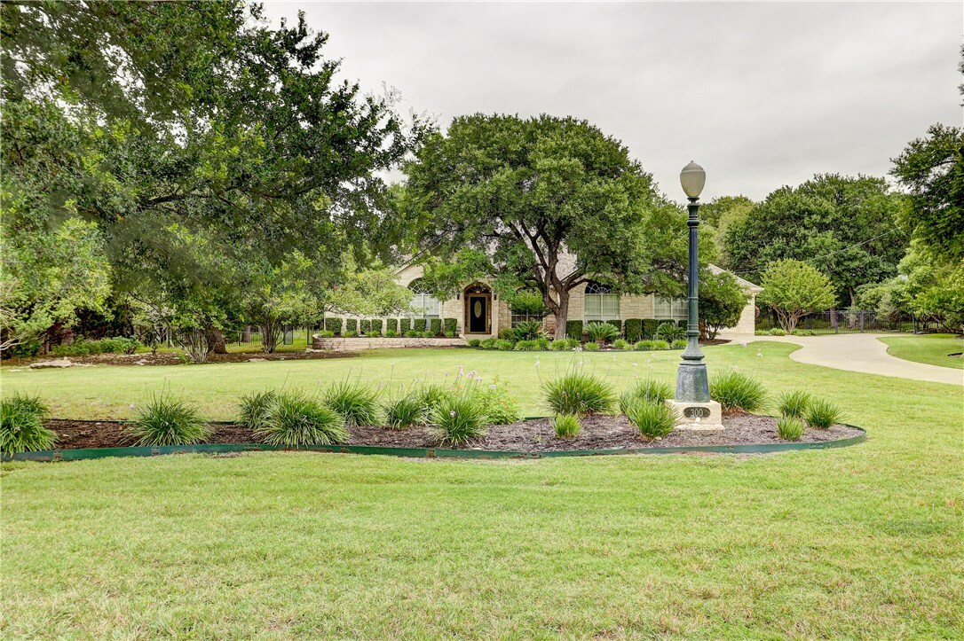 Property Photo:  300 Diamond Trail  TX 78633 