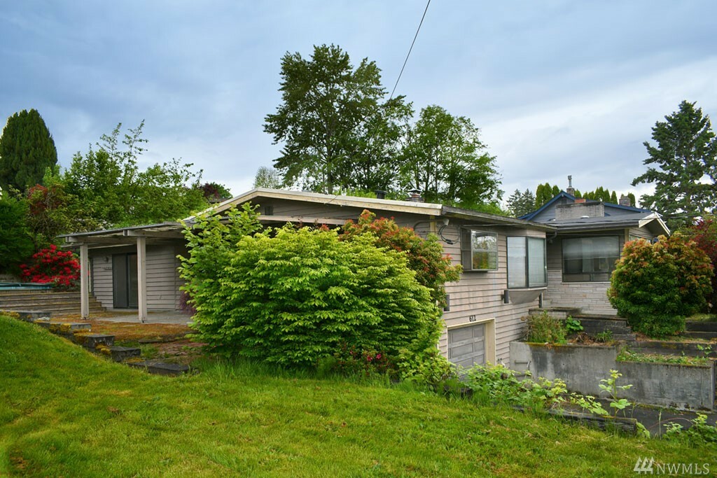 Property Photo:  612 17th Ave SW  WA 98371 