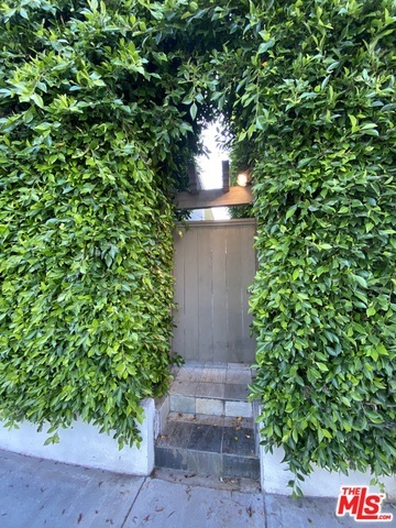 Property Photo: 627 Westminster Ave 2 CA 90291