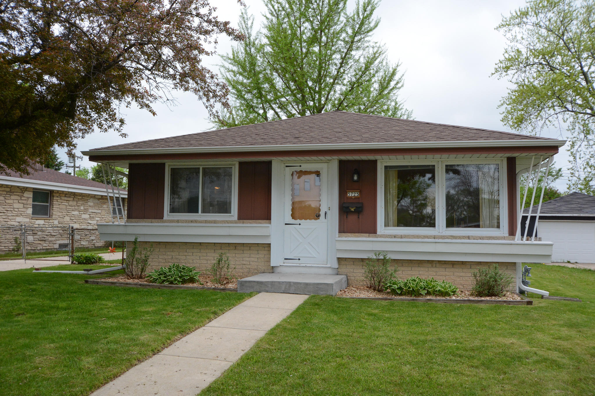 Property Photo:  5725 N 89th St  WI 53225 
