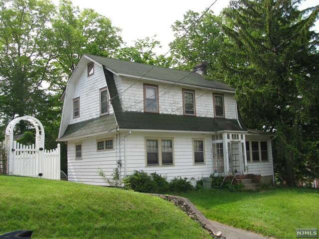 Property Photo:  1 Hillcrest Terrace  NJ 07044 