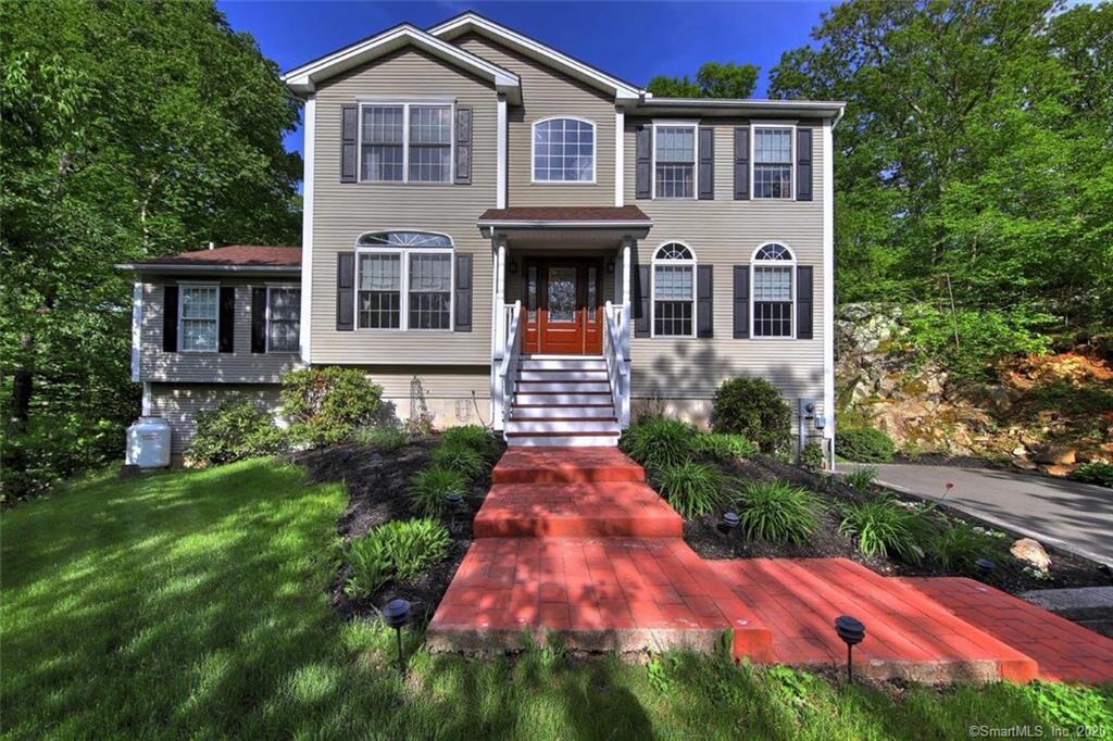 Property Photo: 18 Cortland Place CT 06478