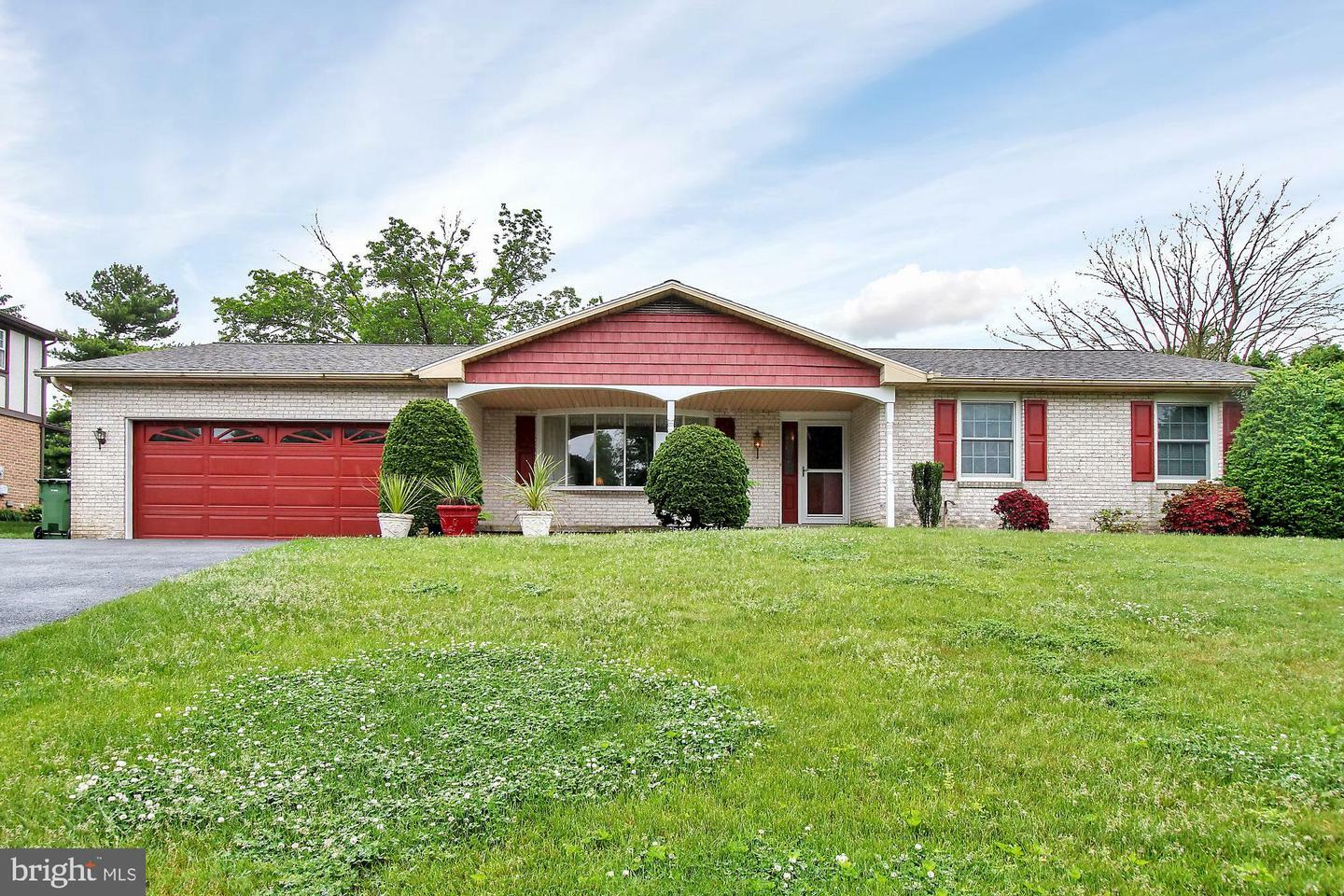 Property Photo: 2920 Round Hill Road PA 17402