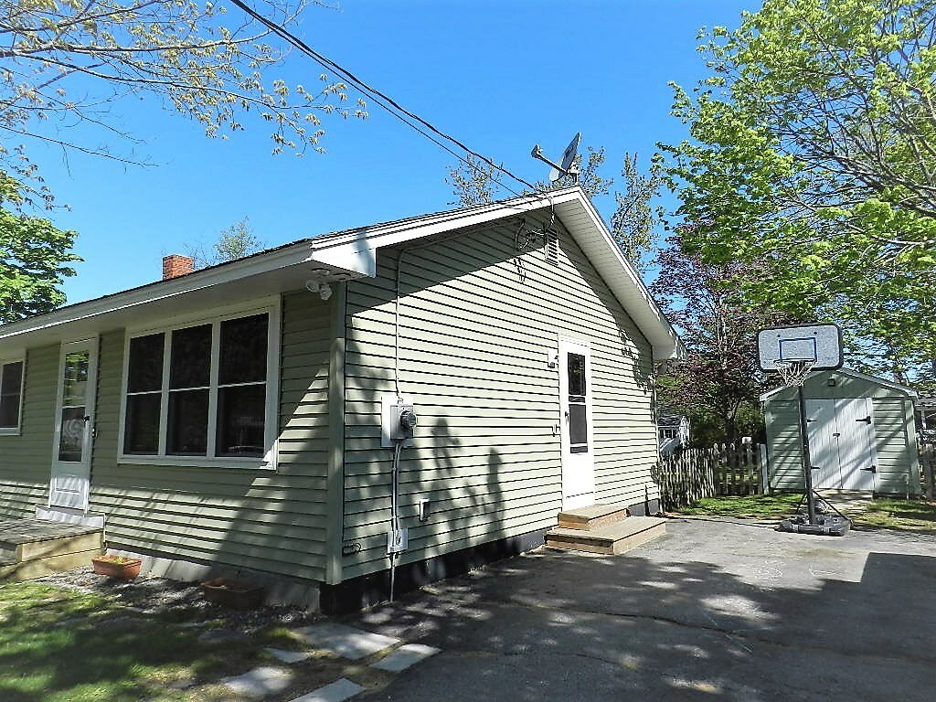 Property Photo:  15 Dudley Drive  NH 03301 