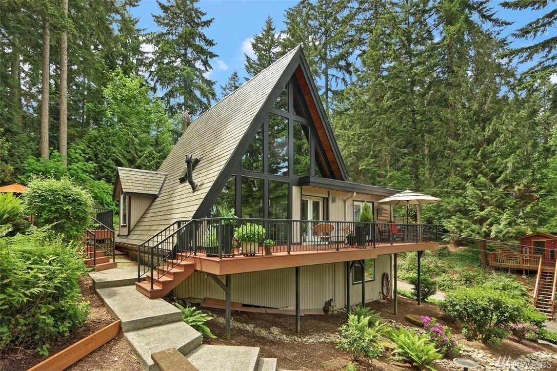 Property Photo: 15935 SE 41st Place WA 98006