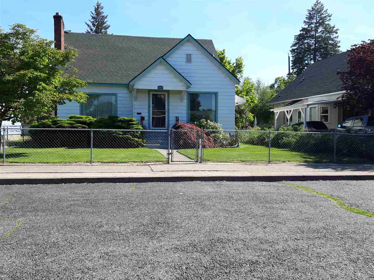 Property Photo:  1815 W Knox Ave  WA 99205 