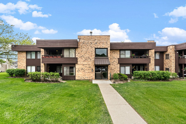 Property Photo:  1415 North Sterling Avenue 204  IL 60067 