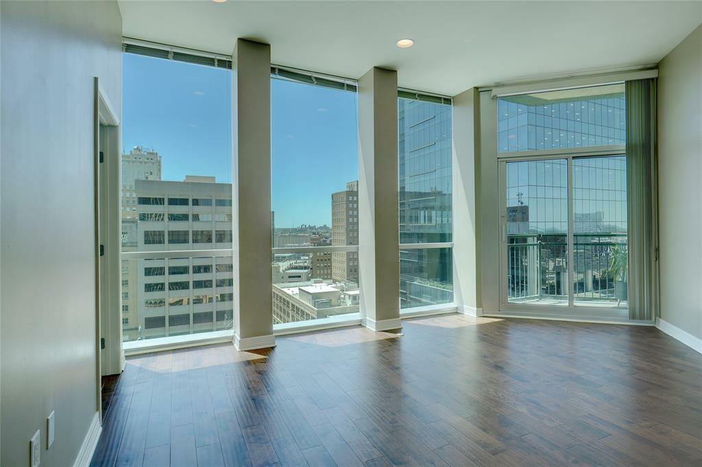 Property Photo: 500 Throckmorton Street 1409 TX 76102