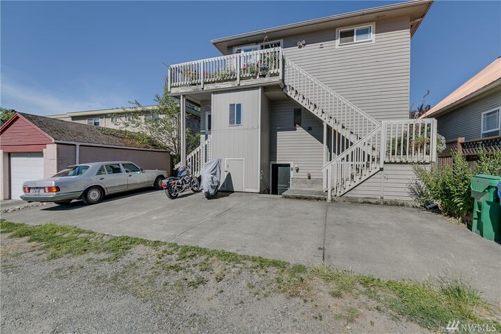 Property Photo:  7112 Linden Ave N 3  WA 98103 