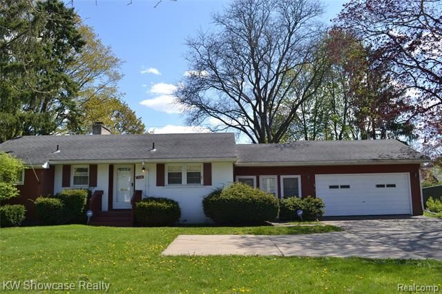 Property Photo: 1528 E Maple Rd MI 48009