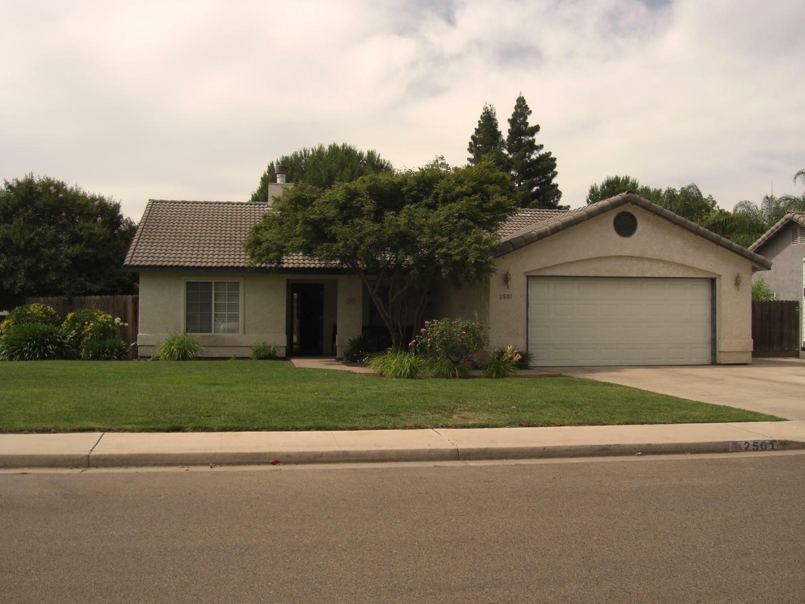 2501 W Elowin Avenue  Visalia CA 93291 photo