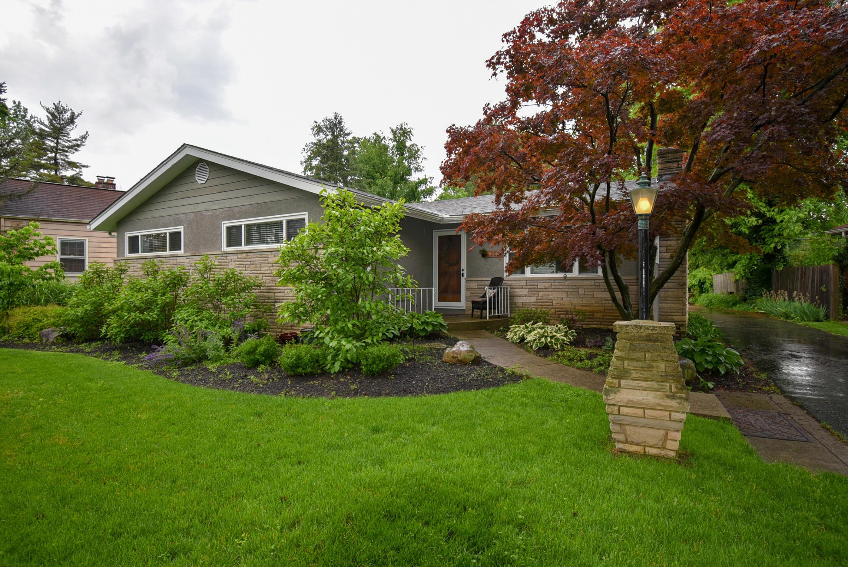 Property Photo: 2570 Maplewood Drive OH 43231
