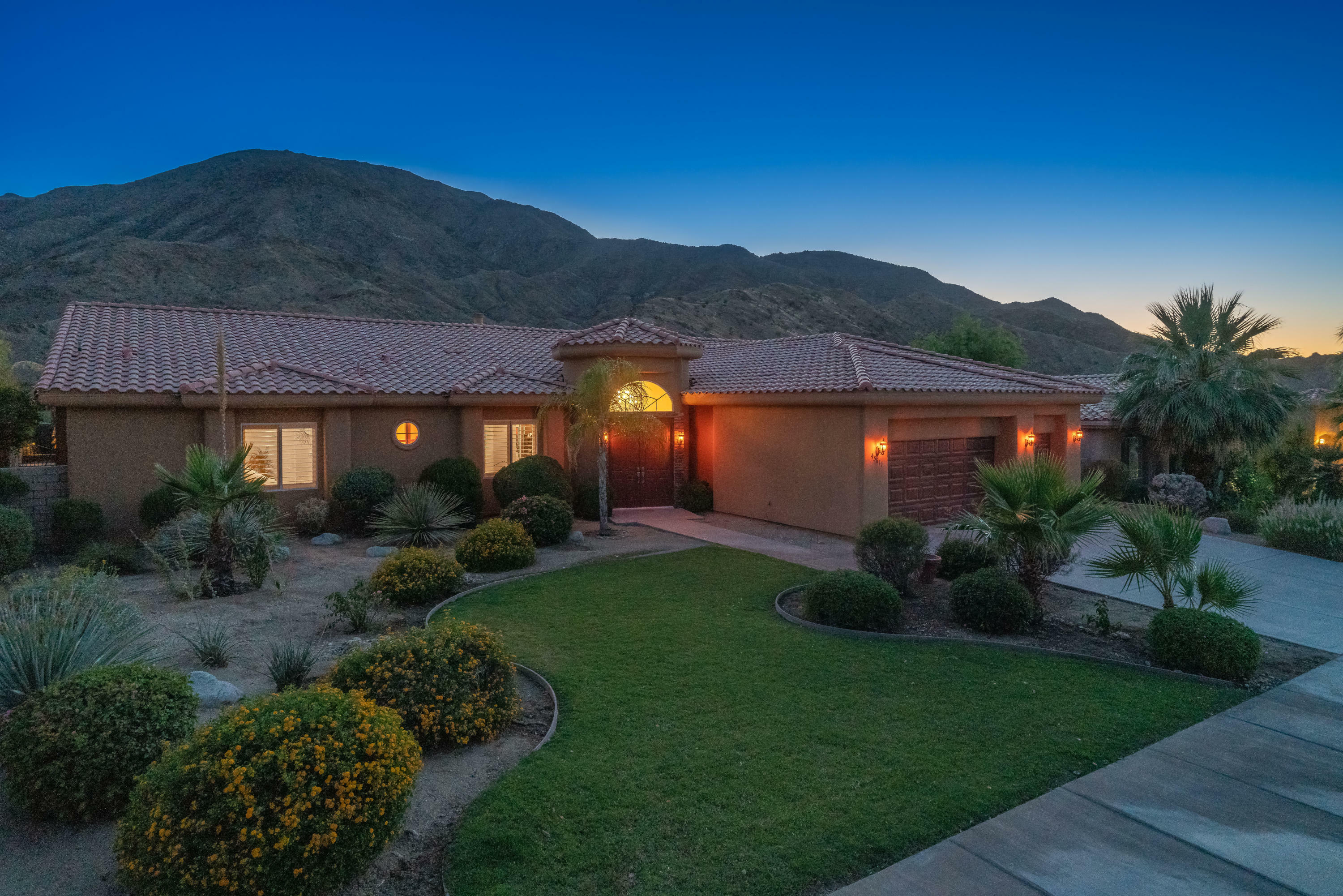 Property Photo:  45611 Edgehill Drive  CA 92260 