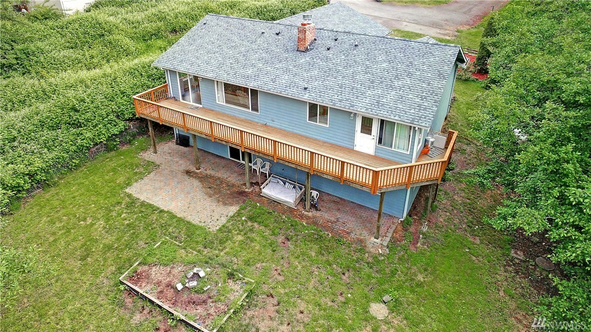 Property Photo:  1088 Pinehurst Ct  WA 98282 