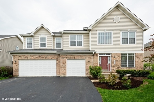 Property Photo:  1905 Blue Heron Circle  IL 60103 