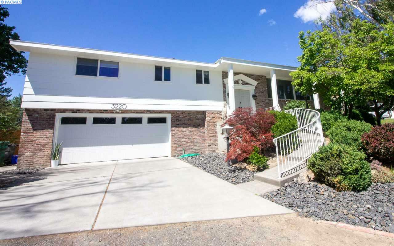 Property Photo:  3220 S Everett Place  WA 99337 