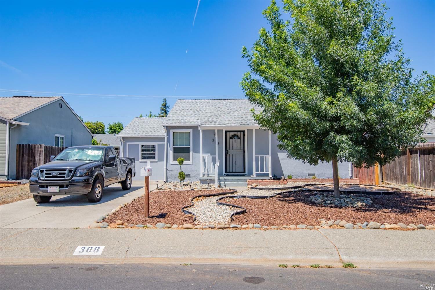 Property Photo:  308 Buckeye Street  CA 95688 