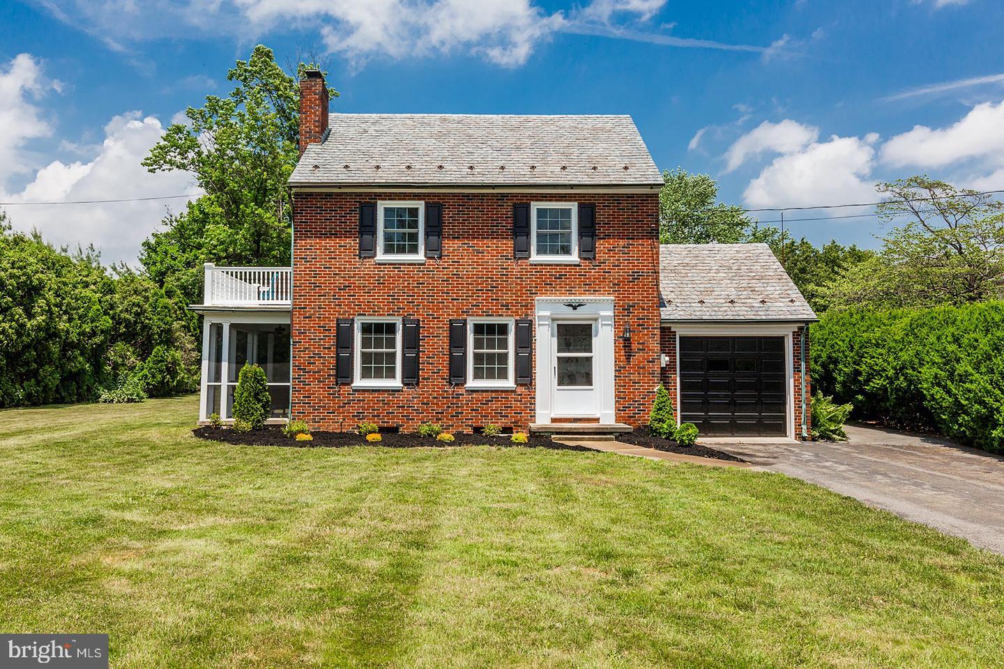 Property Photo: 234 E Oregon Road PA 17543