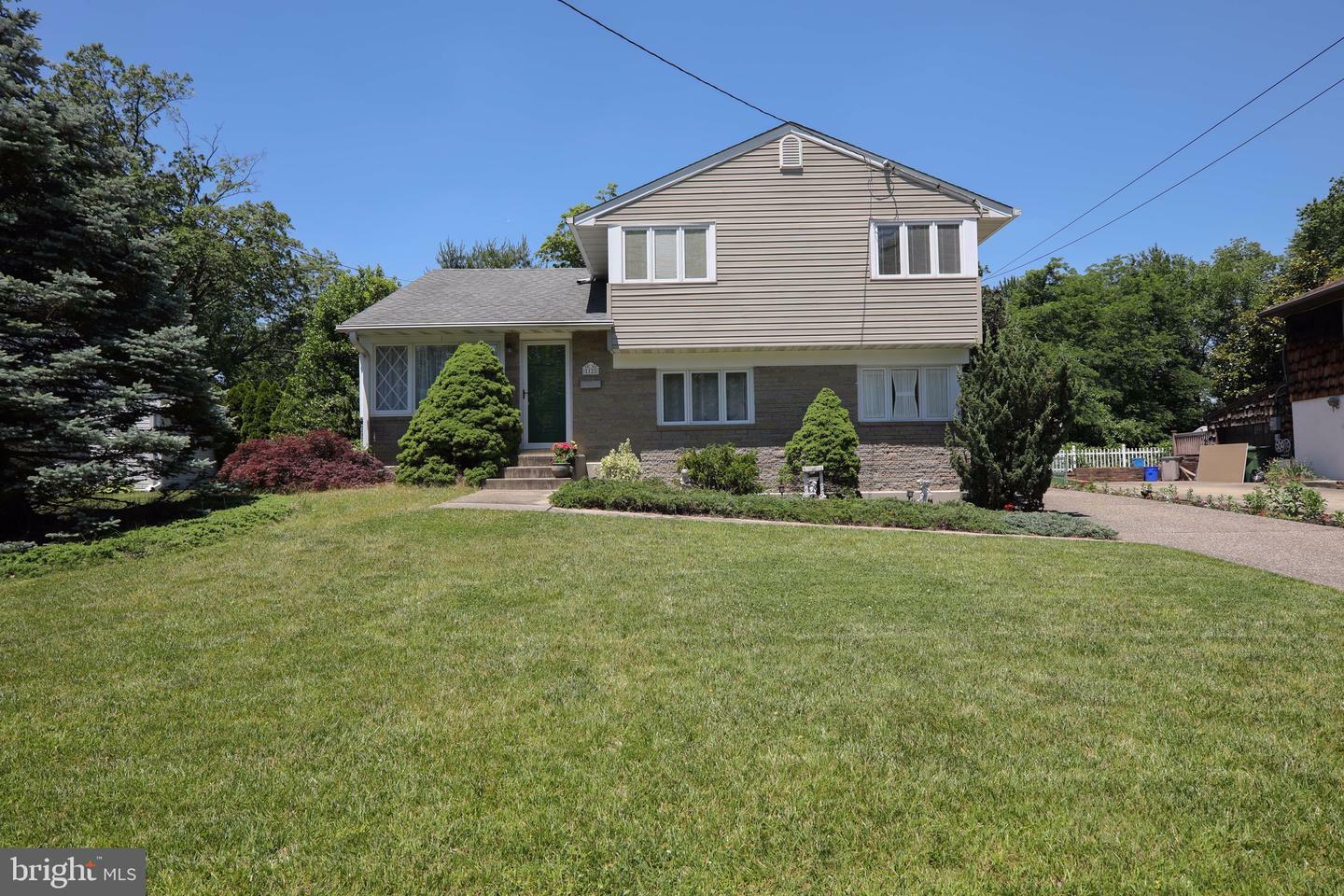 Property Photo:  12 Brookmead Drive  NJ 08034 