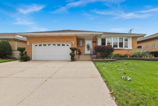 Property Photo: 4514 N Delphia Avenue IL 60656