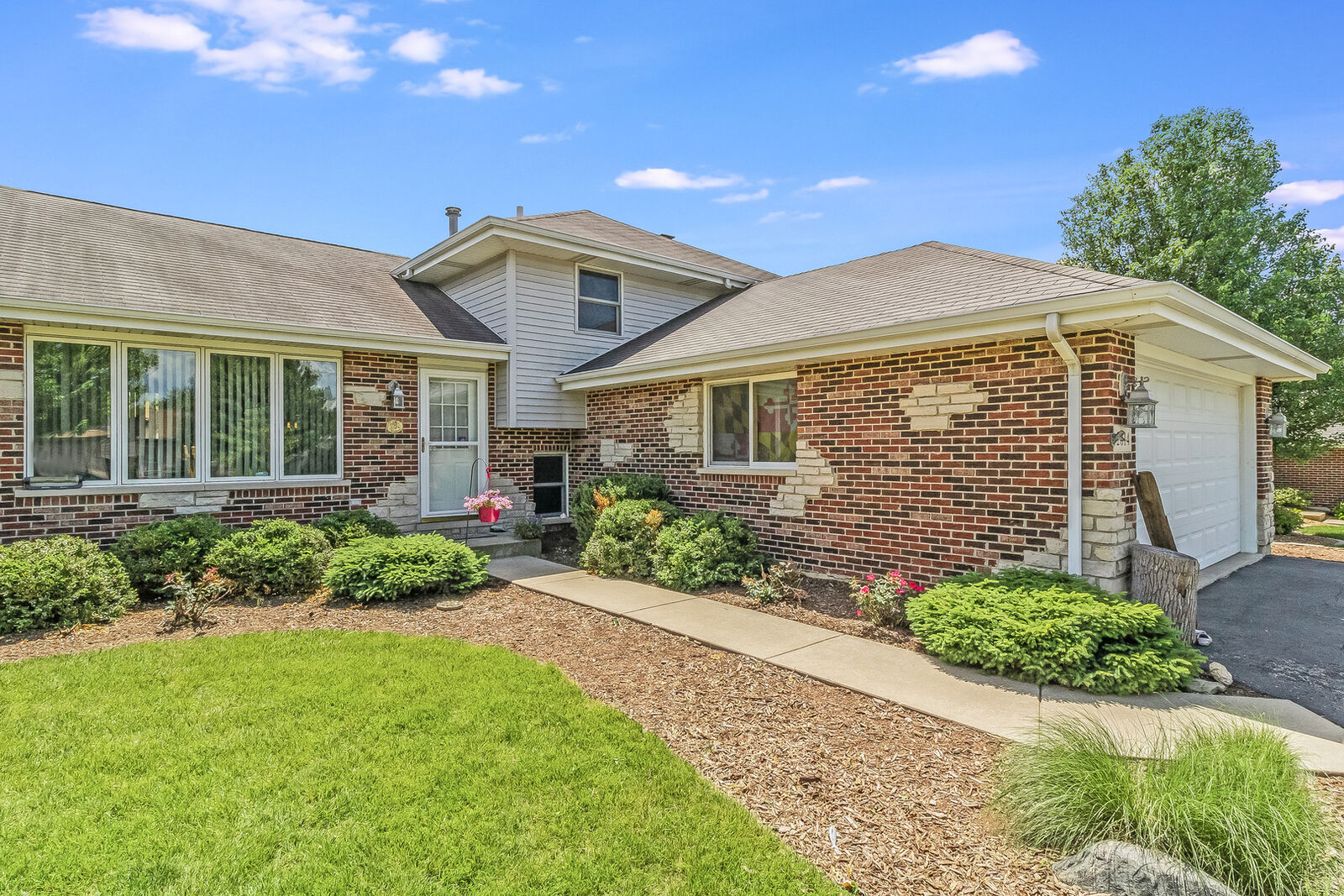 Property Photo: 2814 Tucson Drive IL 60432