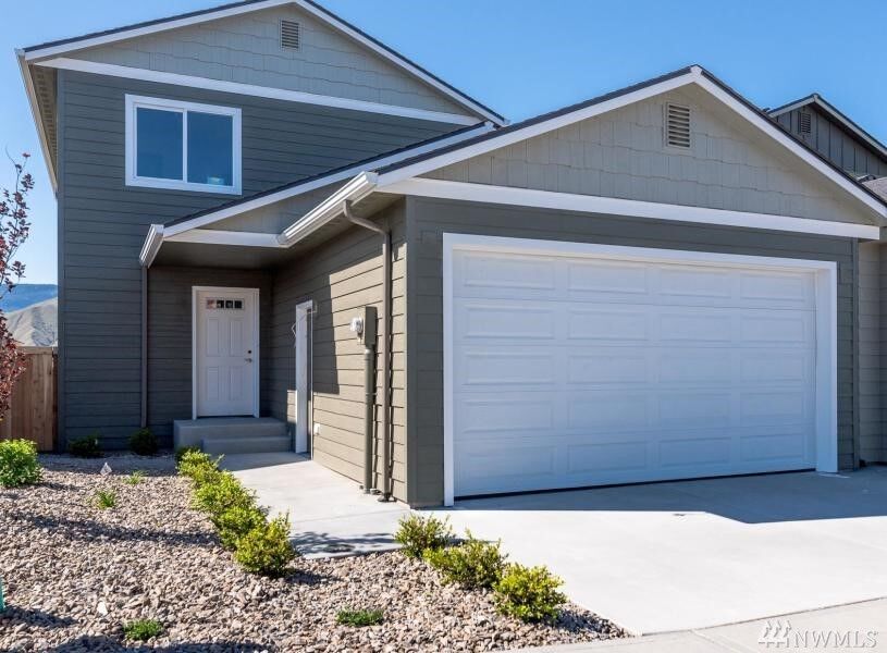 Property Photo:  489 S Kansas Lp  WA 98802