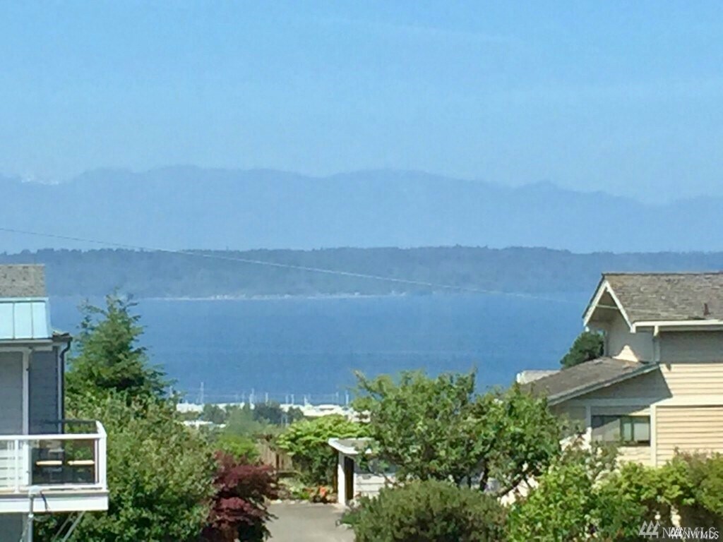 Property Photo: 305 10th Ave S WA 98020