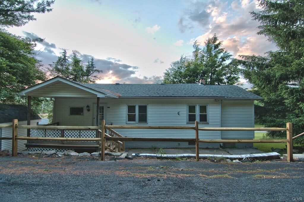 Property Photo: 210 Yard Street PA 18240