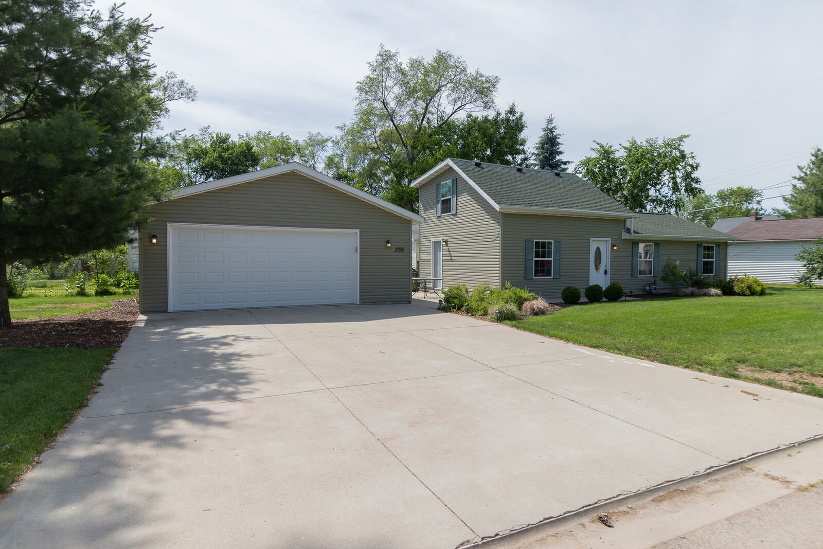Property Photo:  