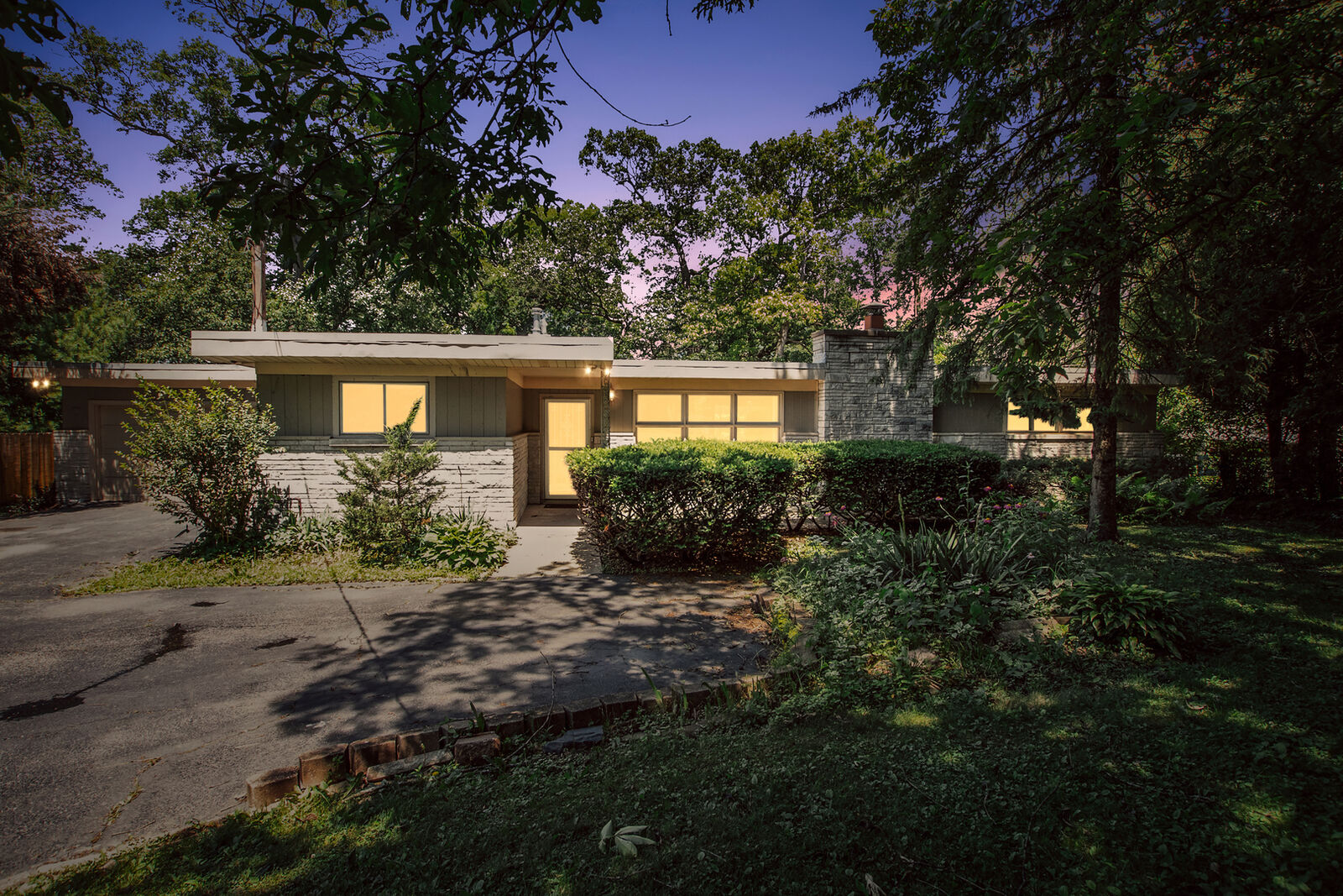 Property Photo:  27W410 Manchester Road  IL 60190 